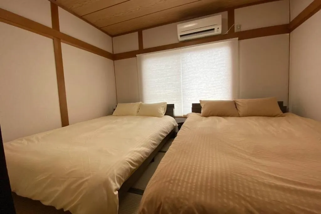 Ferienwohnung ㉒オープンセール 伏見稲荷駅から徒歩2分 無料wi-Fi 最大9名 Kyōto Apartment